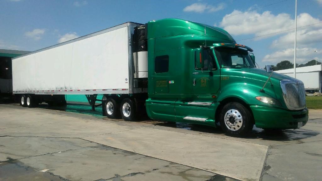English: G-3 Resources LLC Trucks and trailers hauls produce from Texas to all over the US.